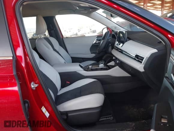 2025 Mitsubishi Outlander SE z VIN JA4J3VA8XSZ029835, wystawiony jako IAAI lot #43405050 z przebiegiem 8 221 mil mil oraz . Historia ofert i sprzedaży dostępna na DreamBid. Obrazek 5.