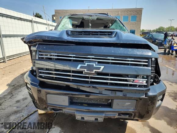 2019 Chevrolet Silverado 2500HD LTZ z VIN 1GC1KTEY1KF146776, wystawiony jako Copart lot #71368295 z przebiegiem 87 384 mil mil oraz Szkoda całkowita • Salvage title. Historia ofert i sprzedaży dostępna na DreamBid. Obrazek 5.