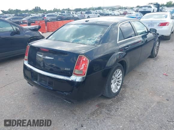 2013 Chrysler 300 с VIN 2C3CCAAGXDH572673, выставлен на аукционе IAAI как лот 43135623 с пробегом 175 529 миль миль и . История ставок и продаж доступна на DreamBid. Изображение 4.