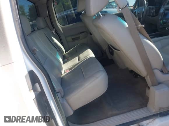 2007 GMC Sierra 1500 Work Truck z VIN 1GTEK19067Z584984, wystawiony jako IAAI lot #42665256 z przebiegiem 421 447 mil mil oraz . Historia ofert i sprzedaży dostępna na DreamBid. Obrazek 8.