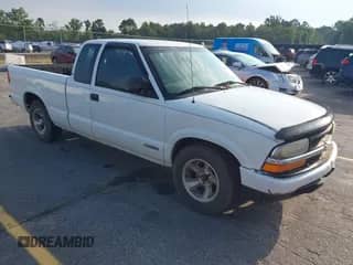 2001 Chevrolet S-10 LS with VIN 1GCCS195018252152, listed as a IAAI auction lot 42807380 with 257,893 mi miles and . Bid and sale history available at DreamBid. Image 1.