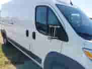 2023 Ram ProMaster Cargo z VIN 3C6LRVDGXPE563721, wystawiony jako IAAI lot #43155985 z przebiegiem 92 555 mil mil oraz . Historia ofert i sprzedaży dostępna na DreamBid. Obrazek 6.