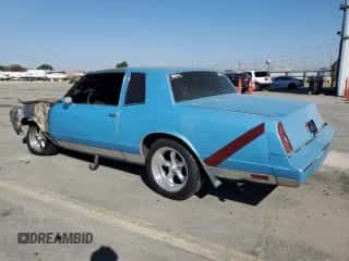 1985 Chevrolet Monte Carlo Sport z VIN 1G1GZ37Z2FR127808, wystawiony jako Copart lot #76112524 z przebiegiem Nie podano mil oraz Szkoda całkowita • Salvage title. Historia ofert i sprzedaży dostępna na DreamBid. Obrazek 2.