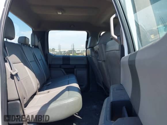 2017 Ford F-150 XL z VIN 1FTEW1CPXHKD83934, wystawiony jako IAAI lot #43092744 z przebiegiem 160 410 mil mil oraz . Historia ofert i sprzedaży dostępna na DreamBid. Obrazek 8.