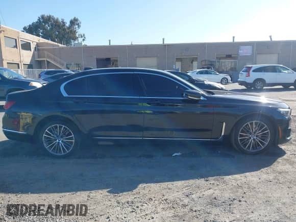2021 BMW 7 Series 740i z VIN WBA7T2C05MCG31540, wystawiony jako IAAI lot #42267663 z przebiegiem 111 296 mil mil oraz . Historia ofert i sprzedaży dostępna na DreamBid. Obrazek 13.