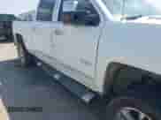 2015 Chevrolet Silverado 2500HD High Country z VIN 1GC1KXE8XFF592342, wystawiony jako IAAI lot #43199637 z przebiegiem 239 985 mil mil oraz . Historia ofert i sprzedaży dostępna na DreamBid. Obrazek 6.