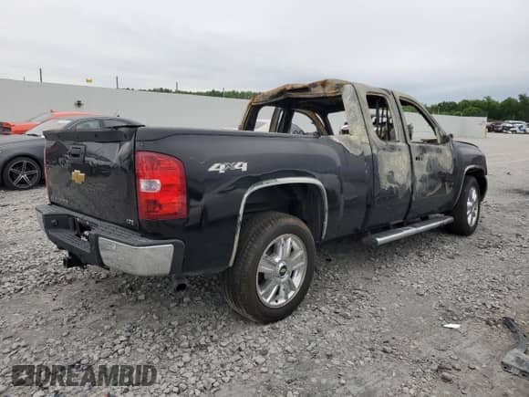 2013 Chevrolet Silverado 1500 LTZ z VIN 1GCRKTE71DZ389211, wystawiony jako Copart lot #57705475 z przebiegiem Nie podano mil oraz Nie do naprawy • Non repairable. Historia ofert i sprzedaży dostępna na DreamBid. Obrazek 3.