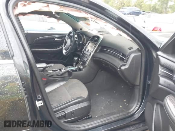 2015 Chevrolet Malibu LT z VIN 1G11C5SL8FF329270, wystawiony jako IAAI lot #43256677 z przebiegiem 88 612 mil mil oraz . Historia ofert i sprzedaży dostępna na DreamBid. Obrazek 5.