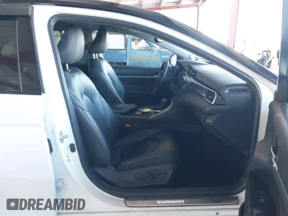 2018 Toyota Camry XSE z VIN 4T1B61HK1JU003112, wystawiony jako IAAI lot #43486729 z przebiegiem 220 861 mil mil oraz . Historia ofert i sprzedaży dostępna na DreamBid. Obrazek 5.