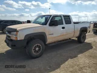 2007 Chevrolet Silverado 2500HD Work Truck z VIN 1GCHK29U87E108250, wystawiony jako Copart lot #77108494 z przebiegiem 342 711 mil mil oraz Czysty tytuł • Clean title. Historia ofert i sprzedaży dostępna na DreamBid. Obrazek 1.