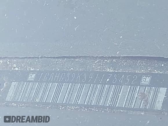 2009 Chevrolet Express Passenger z VIN 1GAHG39K391173452, wystawiony jako IAAI lot #43307682 z przebiegiem 273 170 mil mil oraz . Historia ofert i sprzedaży dostępna na DreamBid. Obrazek 9.