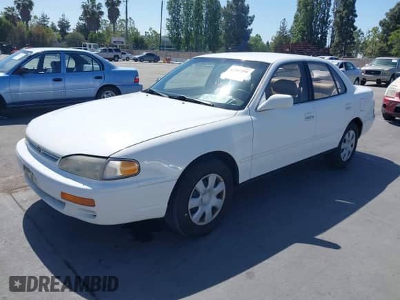 1995 Toyota Camry LE z VIN 4T1GK12E3SU112693, wystawiony jako IAAI lot #42207391 z przebiegiem 190 527 mil mil oraz . Historia ofert i sprzedaży dostępna na DreamBid. Obrazek 2.