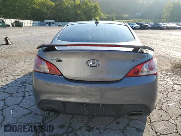 2010 Hyundai Genesis Coupe Premium z VIN KMHHT6KD0AU023300, wystawiony jako Copart lot #69623264 z przebiegiem 107 506 mil mil oraz Szkoda całkowita • Salvage title. Historia ofert i sprzedaży dostępna na DreamBid. Obrazek 6.