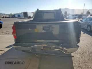 2006 Chevrolet Silverado 1500 LT2 z VIN 1GCEC19T46E245847, wystawiony jako Copart lot #82119435 z przebiegiem 330 323 mil mil oraz Szkoda całkowita • Salvage title. Historia ofert i sprzedaży dostępna na DreamBid. Obrazek 6.