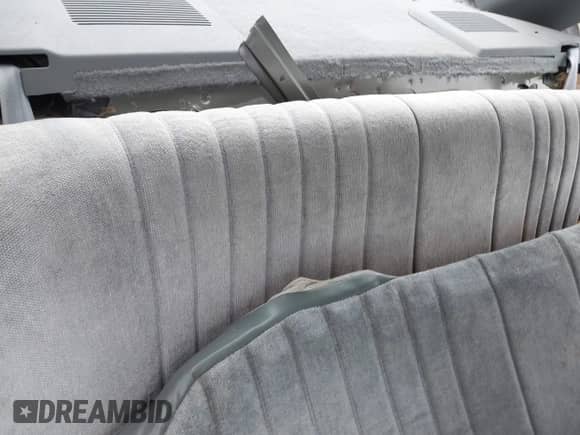 1991 Chevrolet Caprice z VIN 1G1BL53E8MW151443, wystawiony jako IAAI lot #41556364 z przebiegiem 136 440 mil mil oraz . Historia ofert i sprzedaży dostępna na DreamBid. Obrazek 6.