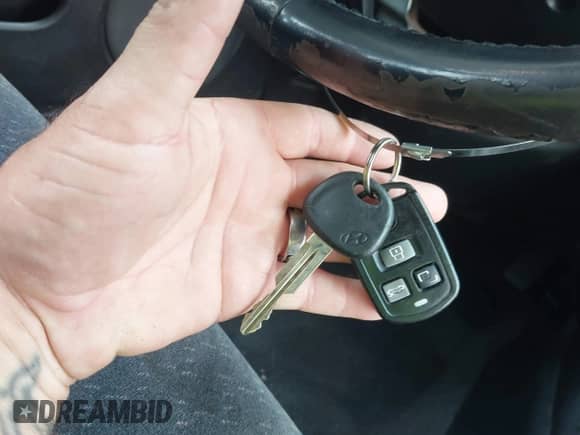 2004 Hyundai Sonata z VIN KMHWF25SX4A033243, wystawiony jako IAAI lot #42610903 z przebiegiem 162 967 mil mil oraz . Historia ofert i sprzedaży dostępna na DreamBid. Obrazek 11.