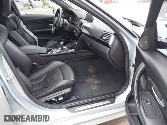 2017 BMW M3 с VIN WBS8M9C31H5G85413, выставлен на аукционе IAAI как лот 42364920 с пробегом 87 543 миль миль и . История ставок и продаж доступна на DreamBid. Изображение 5.