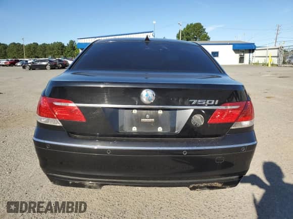 2007 BMW 7 Series 750i z VIN WBAHL83567DT07642, wystawiony jako Copart lot #56550605 z przebiegiem Nie podano mil oraz Szkoda całkowita • Salvage title. Historia ofert i sprzedaży dostępna na DreamBid. Obrazek 6.