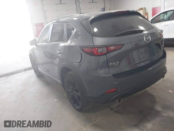 2023 Mazda CX-5 S Carbon Edition z VIN JM3KFBCM8P0261086, wystawiony jako IAAI lot #42215690 z przebiegiem 23 730 mil mil oraz . Historia ofert i sprzedaży dostępna na DreamBid. Obrazek 3.