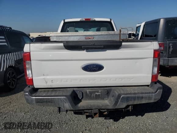 2018 Ford F-250 XL with VIN 1FT7W2A63JEC58643, listed as a Copart auction lot 43021305 with 113,829 mi miles and Salvage title. Bid and sale history available at DreamBid. Image 6.