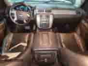 2014 Chevrolet Silverado 2500HD LTZ z VIN 1GC1KYEG9EF187360, wystawiony jako Copart lot #44048665 z przebiegiem 105 951 mil mil oraz Czysty tytuł • Clean title. Historia ofert i sprzedaży dostępna na DreamBid. Obrazek 8.