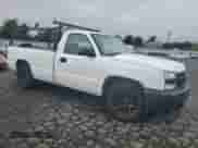 2006 Chevrolet Silverado 1500 LS z VIN 1GCEC14V36Z124910, wystawiony jako Copart lot #82015934 z przebiegiem 291 176 mil mil oraz Czysty tytuł • Clean title. Historia ofert i sprzedaży dostępna na DreamBid. Obrazek 4.