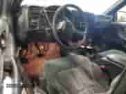 2001 Chevrolet Blazer LS z VIN 1GNCT18WX1K102325, wystawiony jako Copart lot #45460265 z przebiegiem 190 351 mil mil oraz Czysty tytuł • Clean title. Historia ofert i sprzedaży dostępna na DreamBid. Obrazek 8.