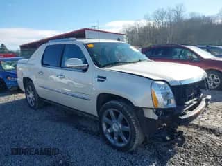 2011 Cadillac Escalade EXT Luxury with VIN 3GYT4MEF3BG221610, listed as a IAAI auction lot 40902182 with 81,580 mi miles and . Bid and sale history available at DreamBid. Image 1.