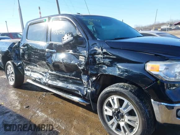 2017 Toyota Tundra Platinum с VIN 5TFAY5F16HX658385, выставлен на аукционе IAAI как лот 41384587 с пробегом 43 189 миль миль и . История ставок и продаж доступна на DreamBid. Изображение 6.