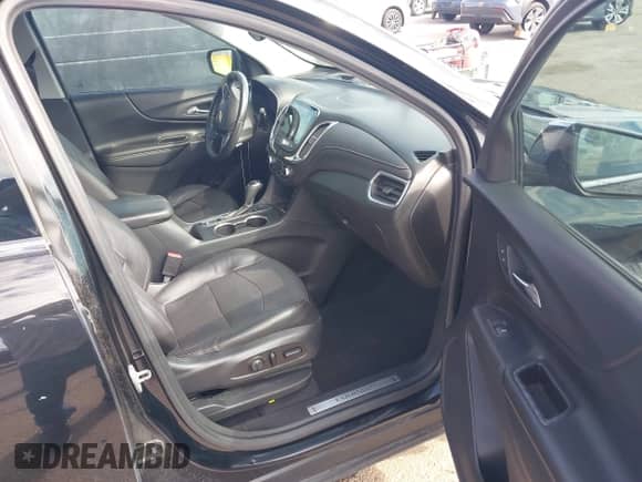 2020 Chevrolet Equinox Premier z VIN 2GNAXPEX0L6132001, wystawiony jako IAAI lot #43353271 z przebiegiem 110 017 mil mil oraz . Historia ofert i sprzedaży dostępna na DreamBid. Obrazek 5.