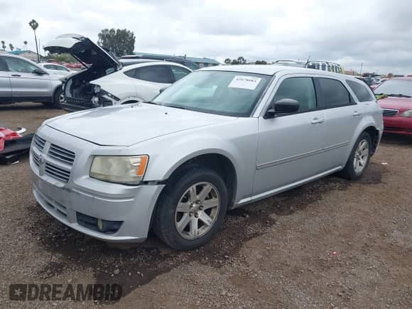 2008 Dodge Magnum SXT with VIN 2D4FV37V48H225739, listed as a IAAI auction lot 42078883 with Not provided miles and . Bid and sale history available at DreamBid. Image 18.
