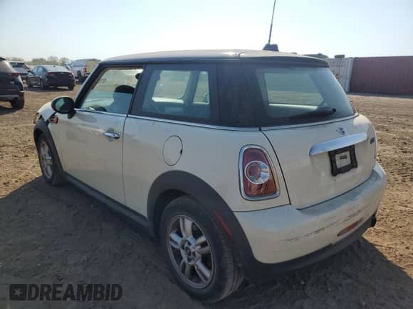 2012 MINI Hardtop с VIN WMWSU3C52CT260986, выставлен на аукционе Copart как лот 81976875 с пробегом 130 257 миль миль и Списание • Salvage title. История ставок и продаж доступна на DreamBid. Изображение 2.