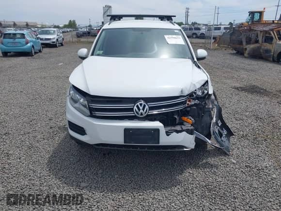 2017 Volkswagen Tiguan S с VIN WVGBV7AX5HK053318, выставлен на аукционе IAAI как лот 42598633 с пробегом 46 482 миль миль и . История ставок и продаж доступна на DreamBid. Изображение 12.