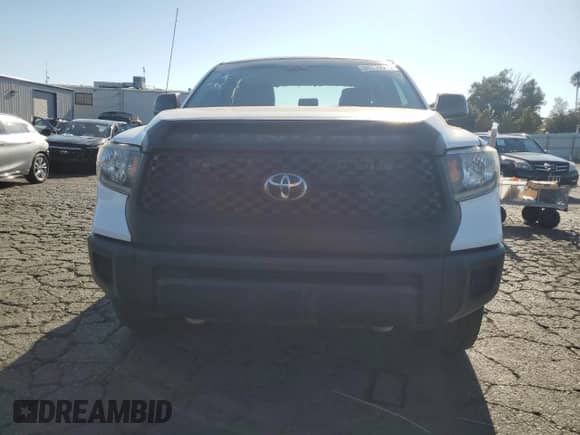 2019 Toyota Tundra SR с VIN 5TFUM5F10KX079800, выставлен на аукционе Copart как лот 81719915 с пробегом 94 928 миль миль и Списание • Salvage title. История ставок и продаж доступна на DreamBid. Изображение 5.