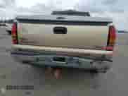 2004 GMC Sierra 1500 SLE z VIN 2GTEC19T841159097, wystawiony jako Copart lot #85414145 z przebiegiem 117 849 mil mil oraz Czysty tytuł • Clean title. Historia ofert i sprzedaży dostępna na DreamBid. Obrazek 6.