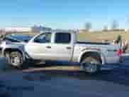 2004 Dodge Dakota Sport z VIN 1D7HG38K34S561735, wystawiony jako IAAI lot #41409622 z przebiegiem Nie podano mil oraz . Historia ofert i sprzedaży dostępna na DreamBid. Obrazek 14.