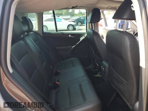 2013 Volkswagen Tiguan SE z VIN WVGAV3AXXDW606925, wystawiony jako Copart lot #64238585 z przebiegiem 131 779 mil mil oraz Szkoda całkowita • Salvage title. Historia ofert i sprzedaży dostępna na DreamBid. Obrazek 11.