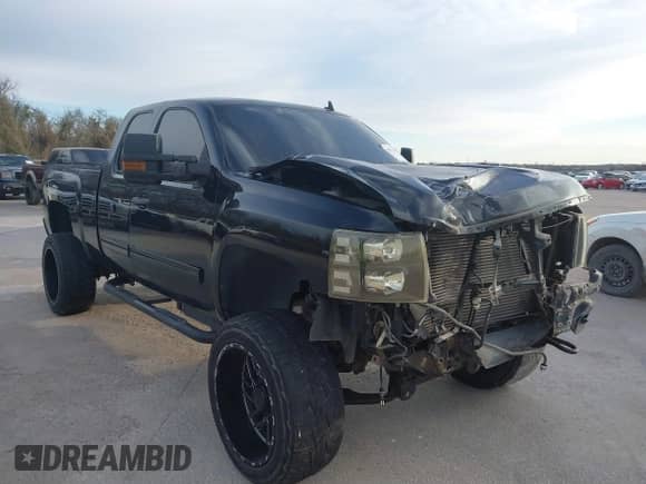 2011 Chevrolet Silverado 2500HD LT с VIN 1GC2KXC88BZ292640, выставлен на аукционе IAAI как лот 41274327 с пробегом 318 604 миль миль и . История ставок и продаж доступна на DreamBid. Изображение 1.