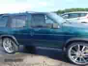 1995 Nissan Pathfinder LE z VIN JN8HD17Y2SW069219, wystawiony jako IAAI lot #43089977 z przebiegiem 113 798 mil mil oraz . Historia ofert i sprzedaży dostępna na DreamBid. Obrazek 13.