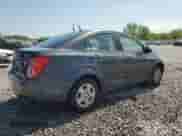 2013 Chevrolet Sonic LS с VIN 1G1JA5SH0D4212874, выставлен на аукционе Copart как лот 53473645 с пробегом 107 555 миль миль и Списание • Salvage title. История ставок и продаж доступна на DreamBid. Изображение 3.