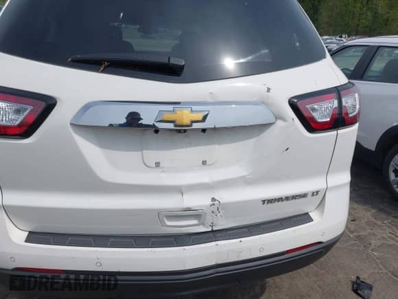 2015 Chevrolet Traverse LT с VIN 1GNKRHKDXFJ106303, выставлен на аукционе IAAI как лот 42039871 с пробегом 128 641 миль миль и . История ставок и продаж доступна на DreamBid. Изображение 18.