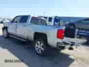 2017 Chevrolet Silverado 2500HD LTZ z VIN 1GC1KWEY9HF147801, wystawiony jako IAAI lot #42299119 z przebiegiem 95 162 mil mil oraz . Historia ofert i sprzedaży dostępna na DreamBid. Obrazek 3.