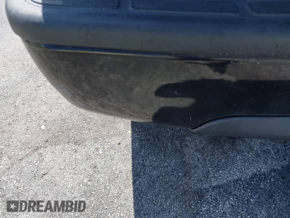 2005 Chevrolet Silverado 1500 LS z VIN 2GCEC13T451322080, wystawiony jako IAAI lot #43125281 z przebiegiem 205 678 mil mil oraz . Historia ofert i sprzedaży dostępna na DreamBid. Obrazek 22.