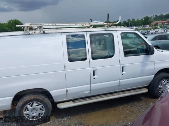 2012 Ford Econoline Cargo Recreational z VIN 1FTNE2EW9CDB05469, wystawiony jako IAAI lot #42473914 z przebiegiem 162 920 mil mil oraz . Historia ofert i sprzedaży dostępna na DreamBid. Obrazek 13.