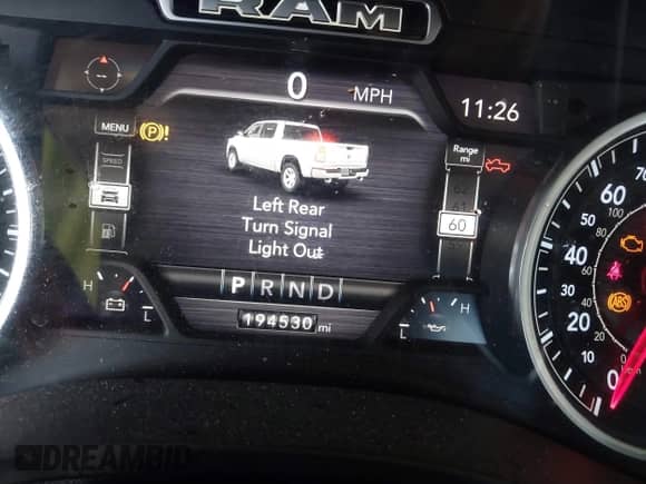 2020 Ram 1500 Big Horn z VIN 1C6RREBTXLN294751, wystawiony jako IAAI lot #42903519 z przebiegiem 194 530 mil mil oraz . Historia ofert i sprzedaży dostępna na DreamBid. Obrazek 7.