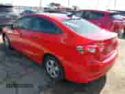 2017 Chevrolet Cruze LS z VIN 3G1BC5SMXHS554026, wystawiony jako IAAI lot #42548121 z przebiegiem 112 353 mil mil oraz . Historia ofert i sprzedaży dostępna na DreamBid. Obrazek 3.