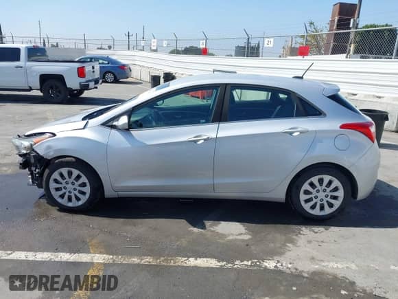 2017 Hyundai Elantra с VIN KMHD35LH2HU351547, выставлен на аукционе IAAI как лот 42670690 с пробегом 137 299 миль миль и . История ставок и продаж доступна на DreamBid. Изображение 15.