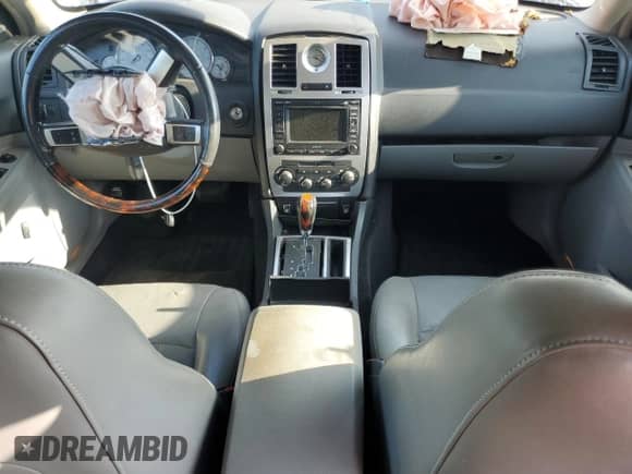 2007 Chrysler 300 C z VIN 2C3KA63H17H838798, wystawiony jako Copart lot #81667125 z przebiegiem 118 140 mil mil oraz Szkoda całkowita • Salvage title. Historia ofert i sprzedaży dostępna na DreamBid. Obrazek 8.