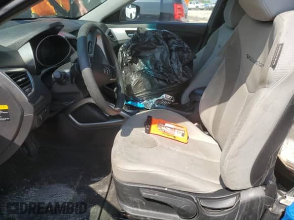 2012 Hyundai Veloster w/Red Int z VIN KMHTC6AD9CU074292, wystawiony jako Copart lot #56371095 z przebiegiem Nie podano mil oraz Czysty tytuł • Clean title. Historia ofert i sprzedaży dostępna na DreamBid. Obrazek 7.