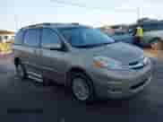 2010 Toyota Sienna XLE с VIN 5TDYK4CC3AS332779, выставлен на аукционе IAAI как лот 41808741 с пробегом 106 357 миль миль и . История ставок и продаж доступна на DreamBid. Изображение 1.